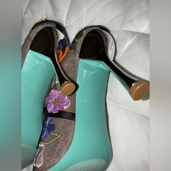 Betsey Johnson Aimey Floral Applique Mesh Pump Sz 8 - Picture 8 of 10